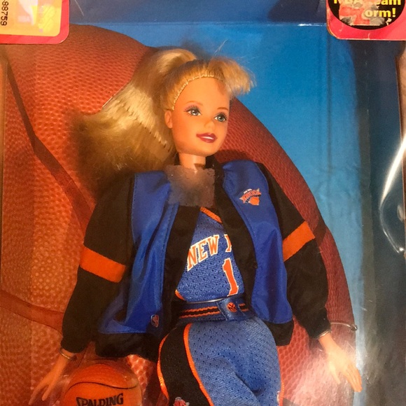 NBA Barbie knicks collectible New in box 1998 - Picture 6 of 10